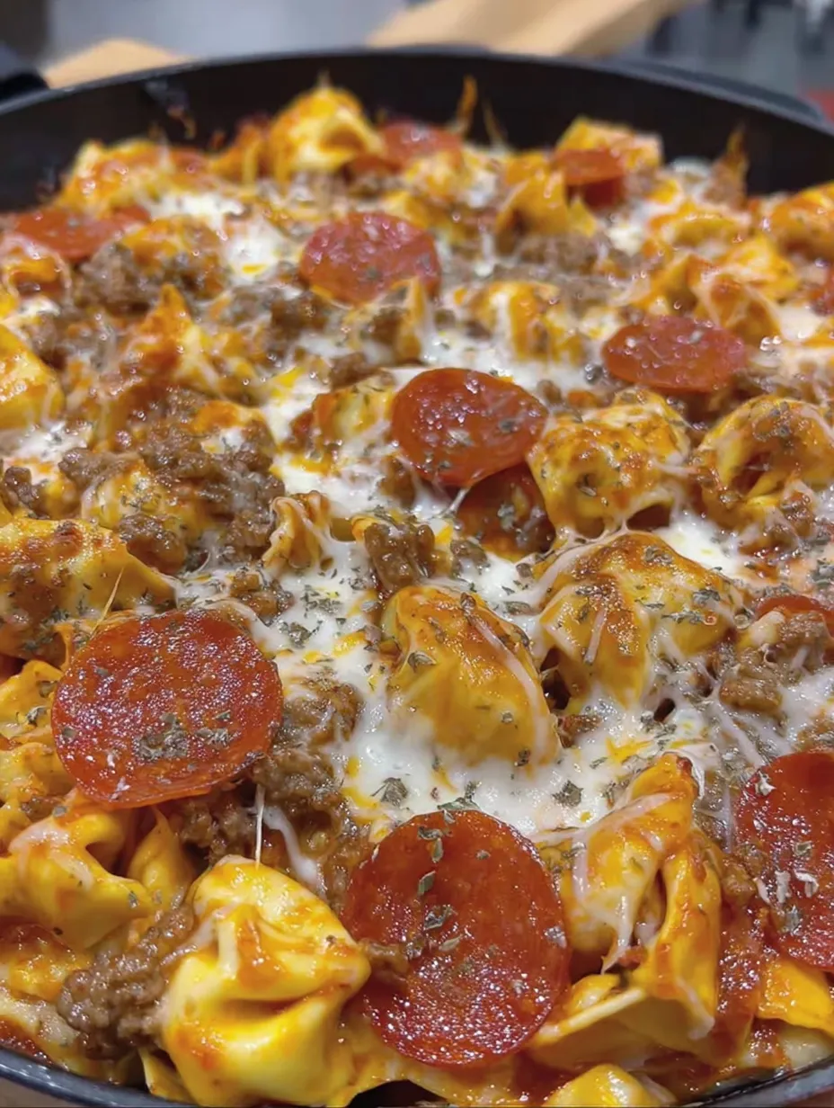 A delicious one pan dinner of cheesy pizza tortellini.
