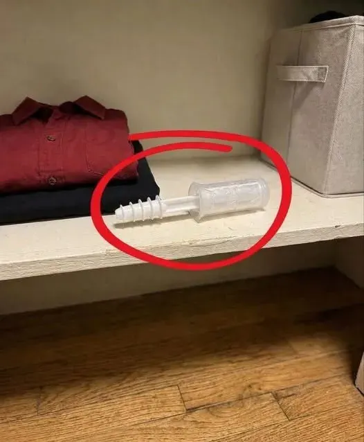 Original post image accompanying The Clear Object in the Wardrobe Looks Like a Bottle Pourer